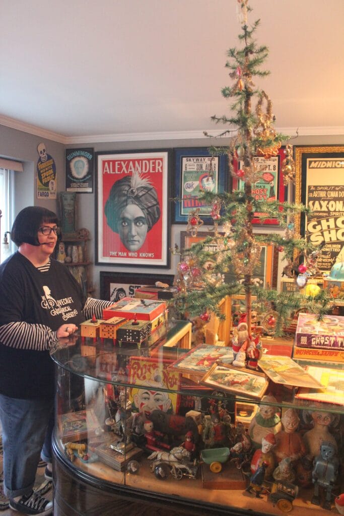 Detroit collector Tracy Aldrich & her one-of-a-kind collection: monsters, magic, vintage toys, books, art, spookshow memorabilia, and more! Image 43 Detroit collector Tracy Aldrich & her one-of-a-kind collection: monsters, magic, vintage toys, books, art, spookshow memorabilia, and more! - IMG 8034