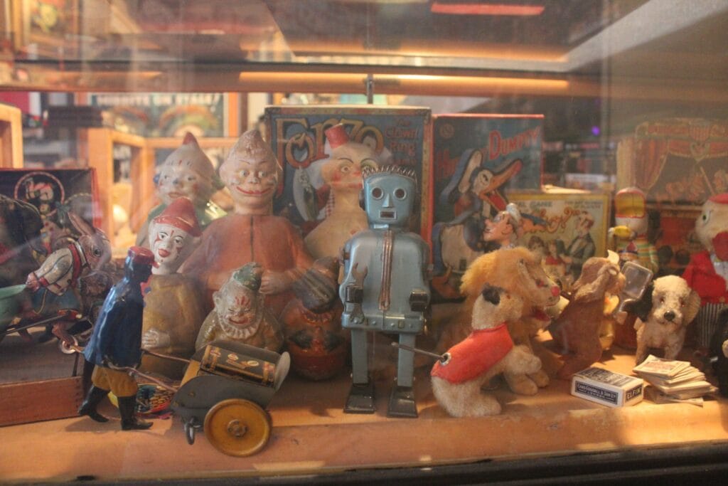 Detroit collector Tracy Aldrich & her one-of-a-kind collection: monsters, magic, vintage toys, books, art, spookshow memorabilia, and more! Image 45 Detroit collector Tracy Aldrich & her one-of-a-kind collection: monsters, magic, vintage toys, books, art, spookshow memorabilia, and more! - IMG 8036