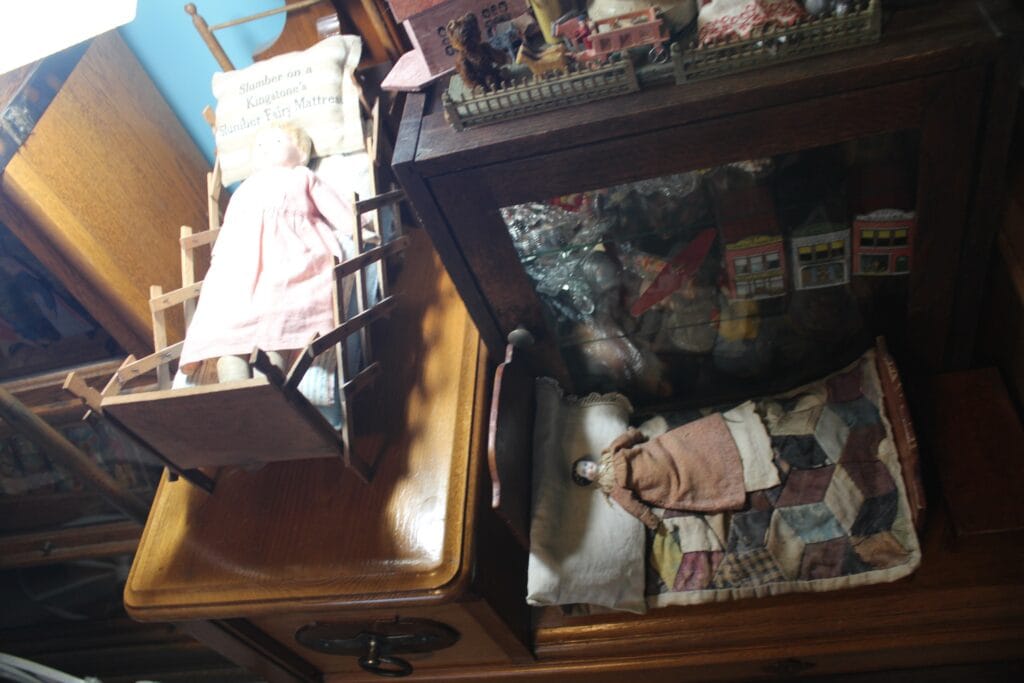 Detroit collector Tracy Aldrich & her one-of-a-kind collection: monsters, magic, vintage toys, books, art, spookshow memorabilia, and more! Image 34 Detroit collector Tracy Aldrich & her one-of-a-kind collection: monsters, magic, vintage toys, books, art, spookshow memorabilia, and more! - IMG 8088