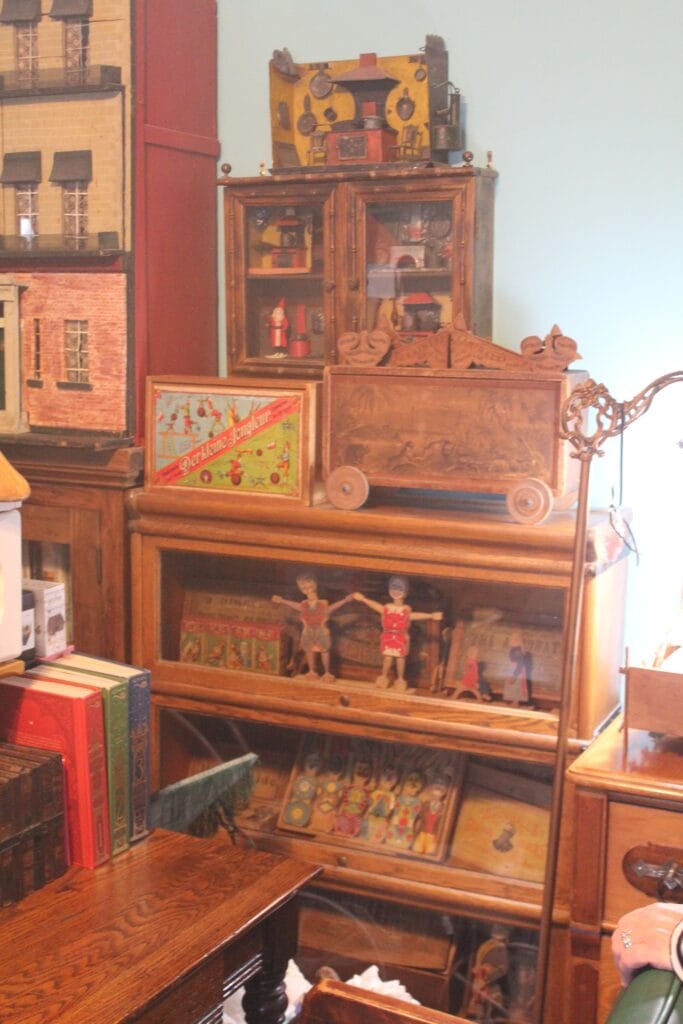 Detroit collector Tracy Aldrich & her one-of-a-kind collection: monsters, magic, vintage toys, books, art, spookshow memorabilia, and more! Image 87 Detroit collector Tracy Aldrich & her one-of-a-kind collection: monsters, magic, vintage toys, books, art, spookshow memorabilia, and more! - IMG 8094