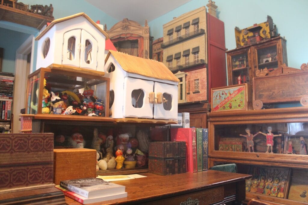 Detroit collector Tracy Aldrich & her one-of-a-kind collection: monsters, magic, vintage toys, books, art, spookshow memorabilia, and more! Image 90 Detroit collector Tracy Aldrich & her one-of-a-kind collection: monsters, magic, vintage toys, books, art, spookshow memorabilia, and more! - IMG 8098