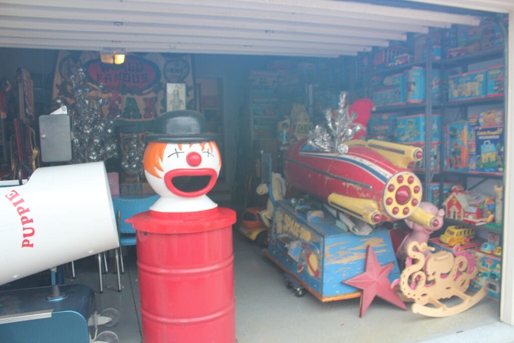 Detroit collector Tracy Aldrich & her one-of-a-kind collection: monsters, magic, vintage toys, books, art, spookshow memorabilia, and more! Image 59 Detroit collector Tracy Aldrich & her one-of-a-kind collection: monsters, magic, vintage toys, books, art, spookshow memorabilia, and more! - IMG 8108