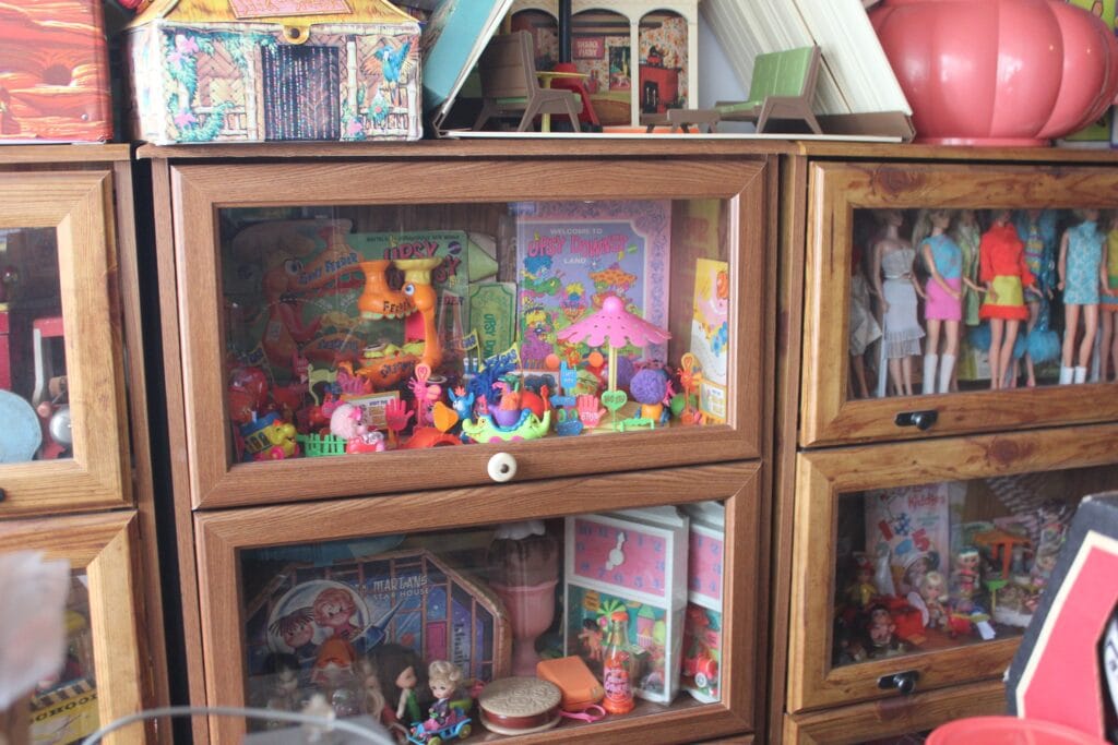 Detroit collector Tracy Aldrich & her one-of-a-kind collection: monsters, magic, vintage toys, books, art, spookshow memorabilia, and more! Image 78 Detroit collector Tracy Aldrich & her one-of-a-kind collection: monsters, magic, vintage toys, books, art, spookshow memorabilia, and more! - IMG 8133